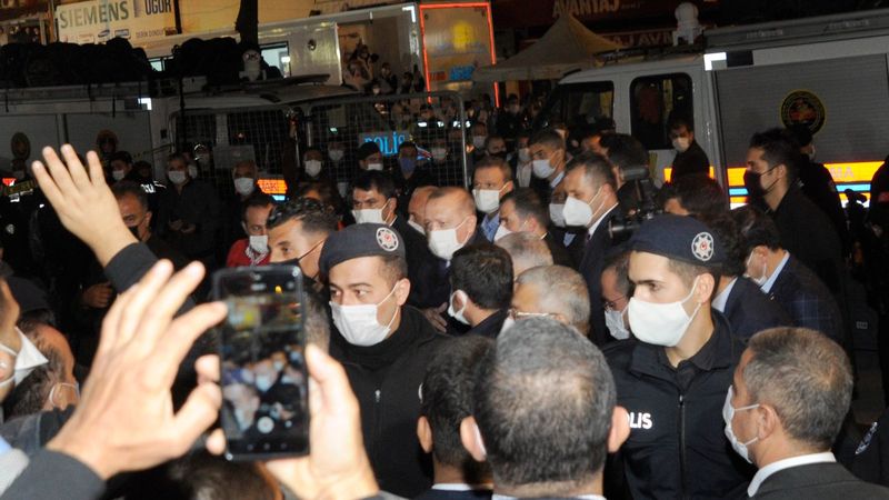 Cumhurbaşkanı Erdoğan, deprem bölgesinde inceleme yaptı