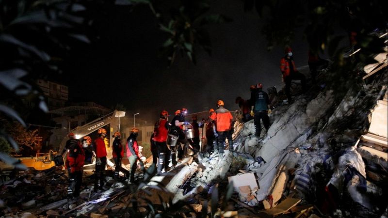 İzmir'de can kaybı 24'e yükseldi