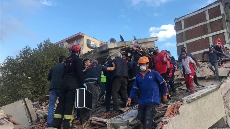 İzmir'de can kaybı 20'ye yükseldi