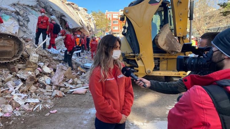 Enkaz altındaki İnci'yi kurtaran sağlıkçı o anları anlattı: Çok korkmuştu