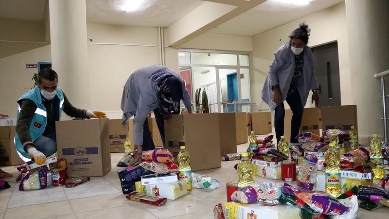 Elazığ'dan İzmir'e depremzedeler için yardım gönderildi