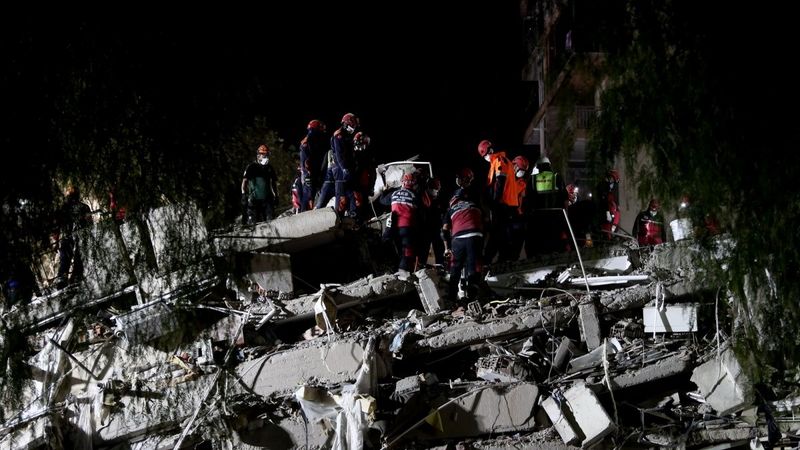 İzmir'de can kaybı 43'e yükseldi