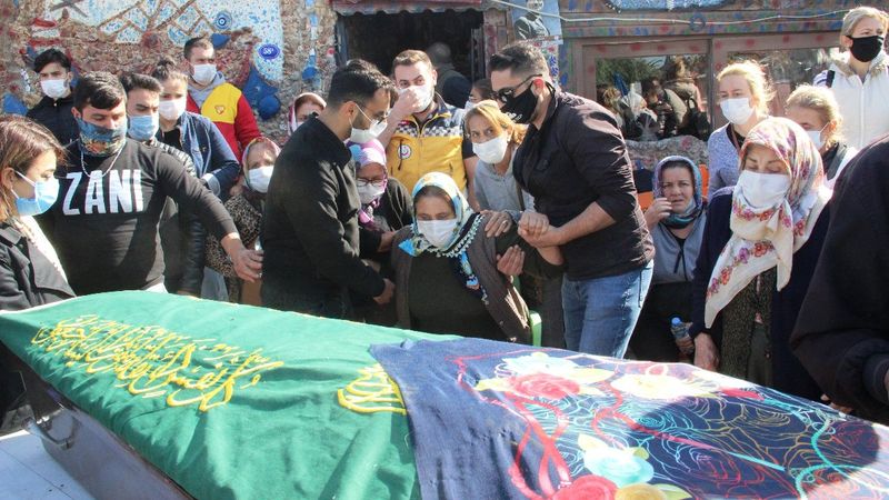 İzmir'de tsunami sonucu vefat eden Fatma Erçetin, son yolculuğuna uğurlandı