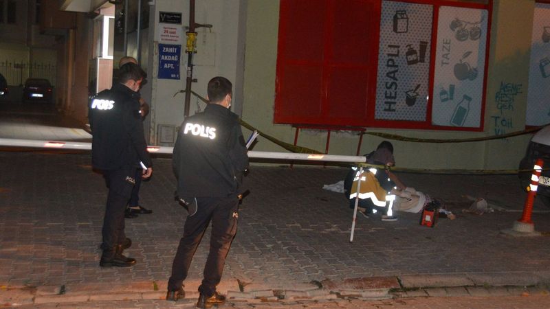 Adana'da 8'inci kattan düşen yaşlı kadın hayatını kaybetti