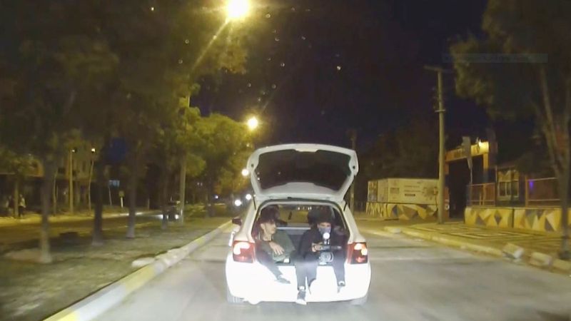 Aksaray'da 2 genç bagajda tehlikeli yolculuk yaptı