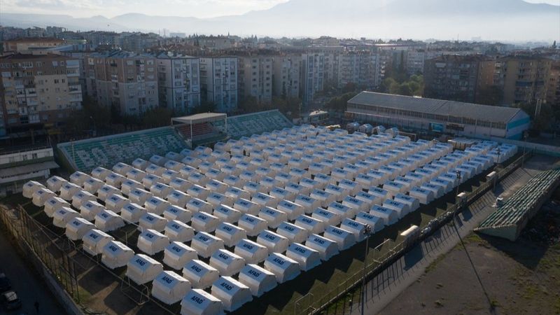 İzmir'de 1712 çadırın kurulumu tamamlandı