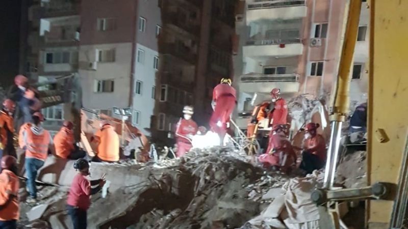 Rıza Bey Apartmanı'ndan 2 kişinin cansız bedeni çıkarıldı