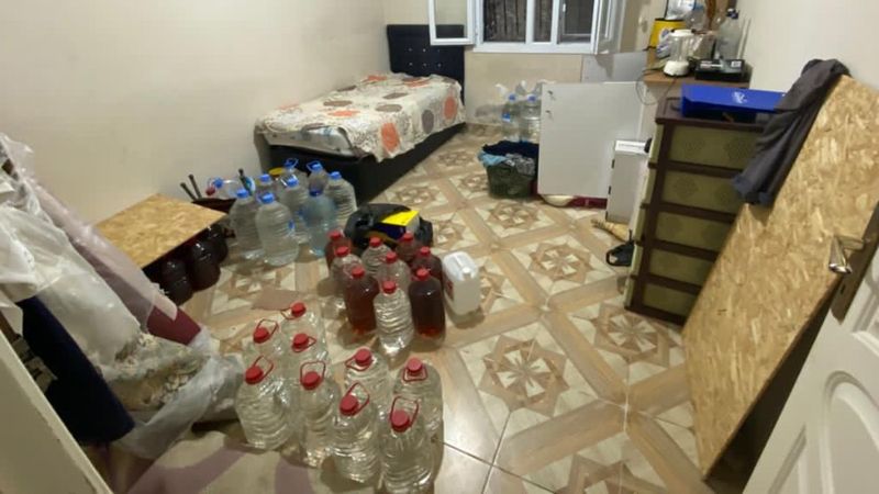 Adana'da sahte içki üretilen eve operasyon