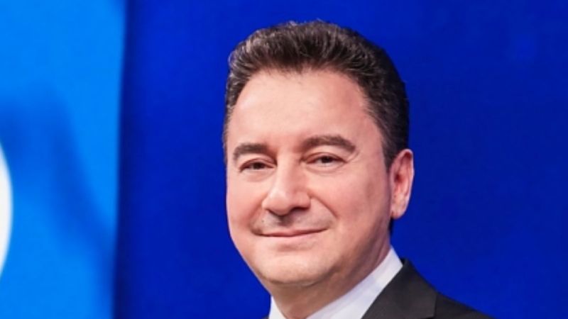 Ali Babacan muhafazakar kimlikten sıyrılmak istiyor
