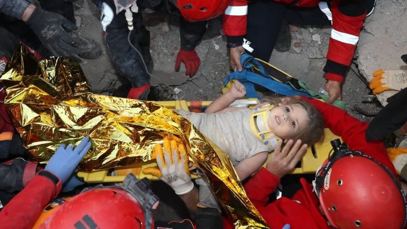 Tunç Soyer: Rıza Bey Apartmanı'ndan bir bebeğe canlı ulaşıldı