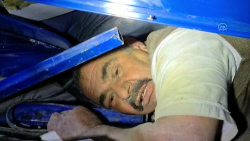 Enkazdan 26 saat sonra kurtarılan Halim Sarı, hayatını kaybetti