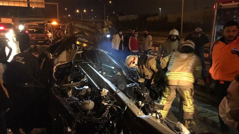 TEM'de bir otomobil bariyerlere çarptı: 1 ölü