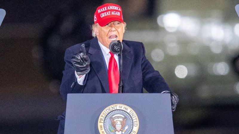 Donald Trump'ın paylaşımına Twitter kısıtlama getirdi