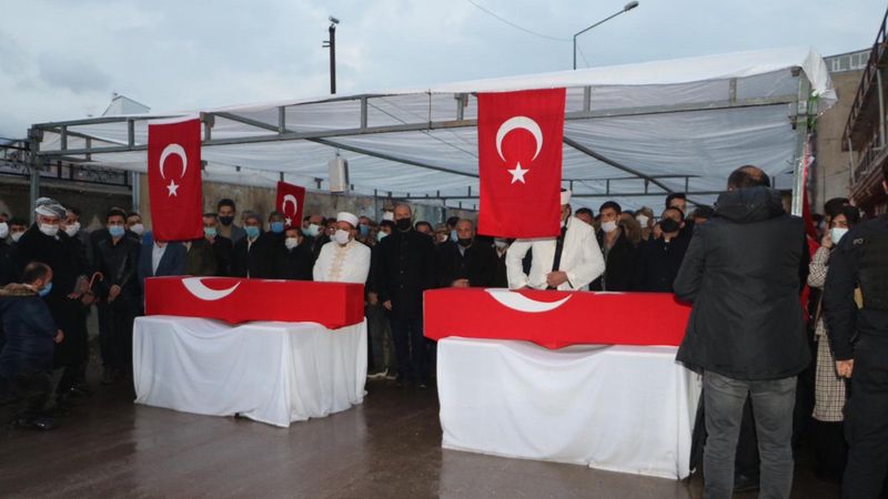 Hakkari'de şehit olan işçiler son yolculuğuna uğurlandı
