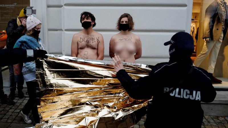 Polonya'da kürtaj yasasına erteleme kararı