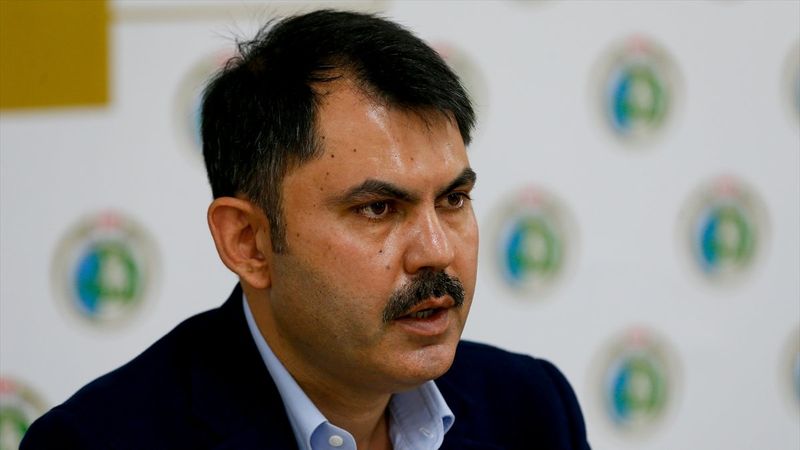 Murat Kurum: Evi az hasarlı olan vatandaşlar evlerine girebilir