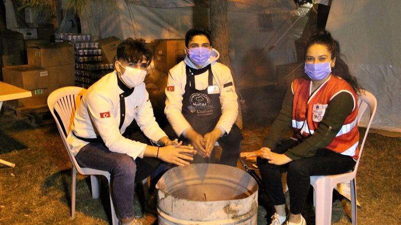 İzmir'deki çadır kentlerde yaşam mücadelesi sürüyor