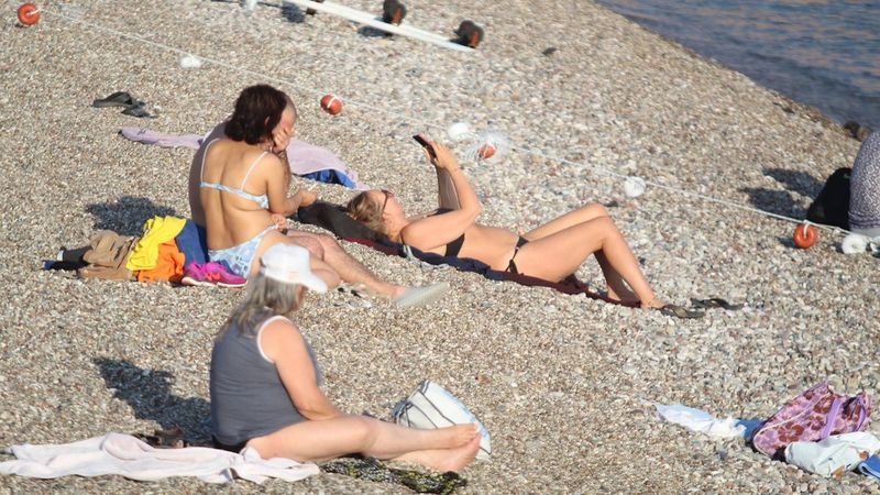 Antalya'da kasımda deniz keyfi devam ediyor