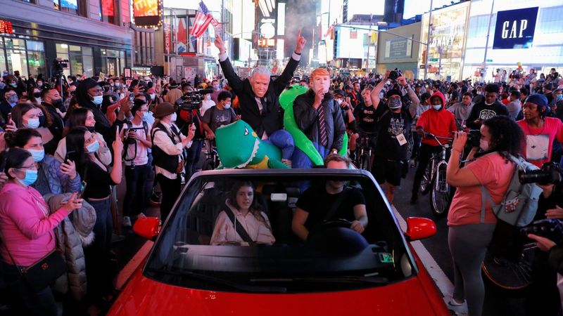 ABD'liler Biden'ın zaferinden ziyade, Trump'ın kaybetmesinden mutlu