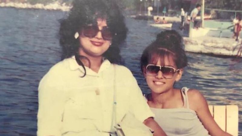 Demet Akalın, küçüklük fotoğraflarını paylaştı