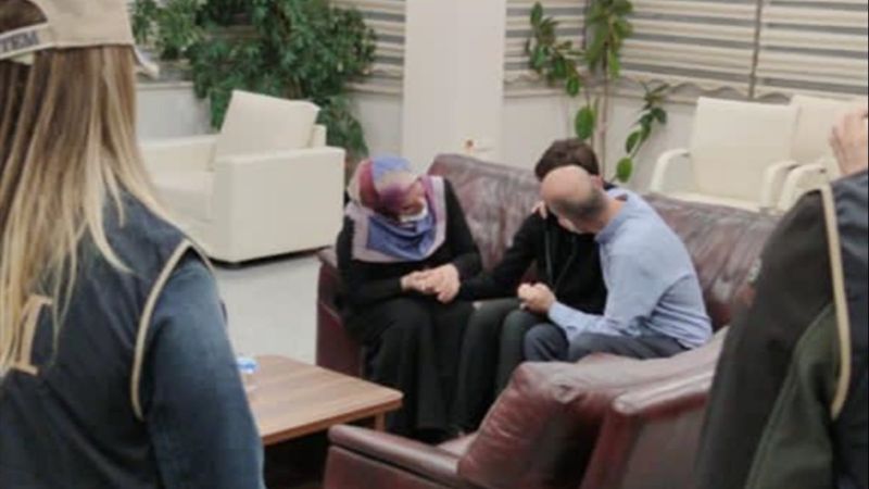 Diyarbakır'da evlat nöbetindeki bir aile daha evladına kavuştu