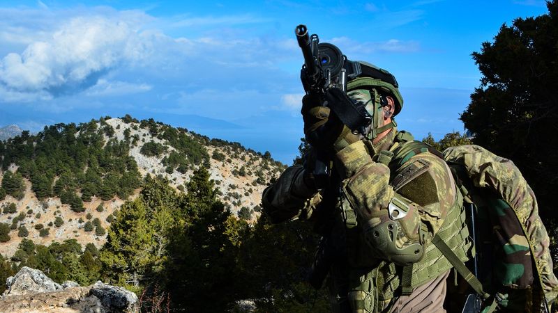 Fırat Kalkanı bölgesinde 2 PKK/YPG’li terörist öldürüldü