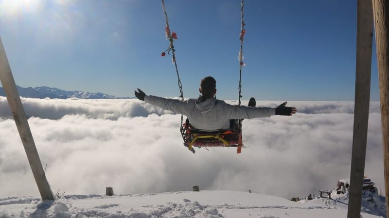 Kaçkar Dağları'nda oluşan bulut denizi, kartpostallık manzaralar oluşturdu