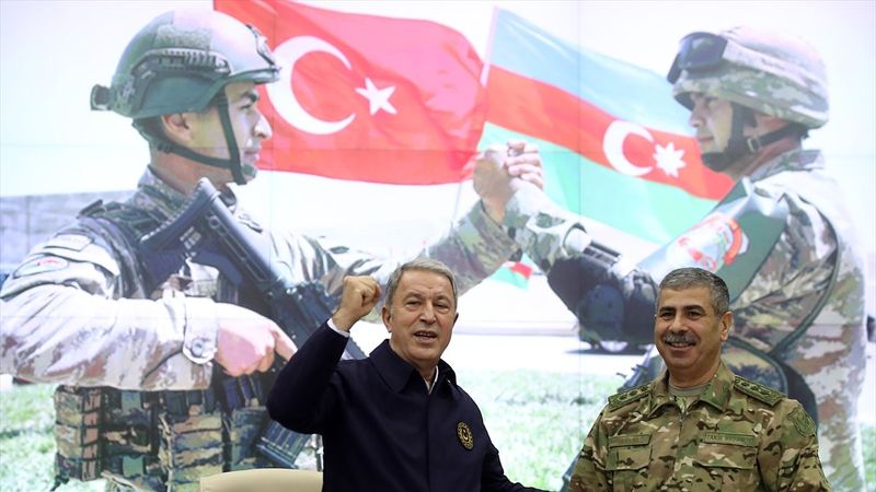 Hulusi Akar, Azerbaycan Savunma Bakanlığı'nda törene katıldı