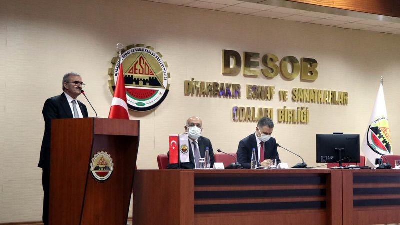 Diyarbakır Valisi Münir Karaloğlu: Mesele işsizlik değil mesleksizliktir, iş beğenmezliktir