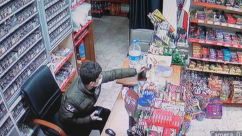 Sakarya'da işe alındıktan 1 saat sonra marketi soydu