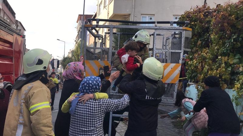 Bayrampaşa'da bir binada yangın çıktı