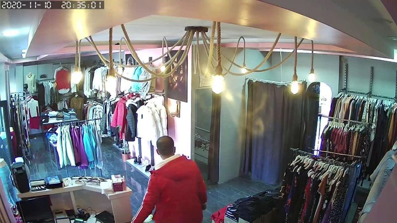 Konya'da müşteri gibi gittiği mağazada hırsızlık yaptı