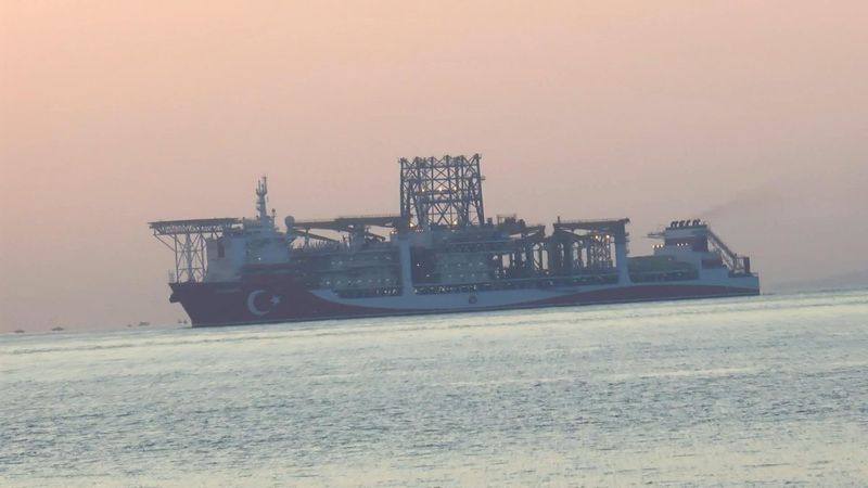 Kanuni Sondaj Gemisi Kadıköy'e demir attı