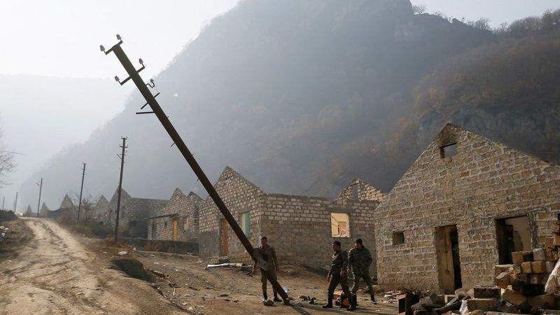 Ermeniler, Kelbecer'den ayrılırken elektrik direklerini söktü