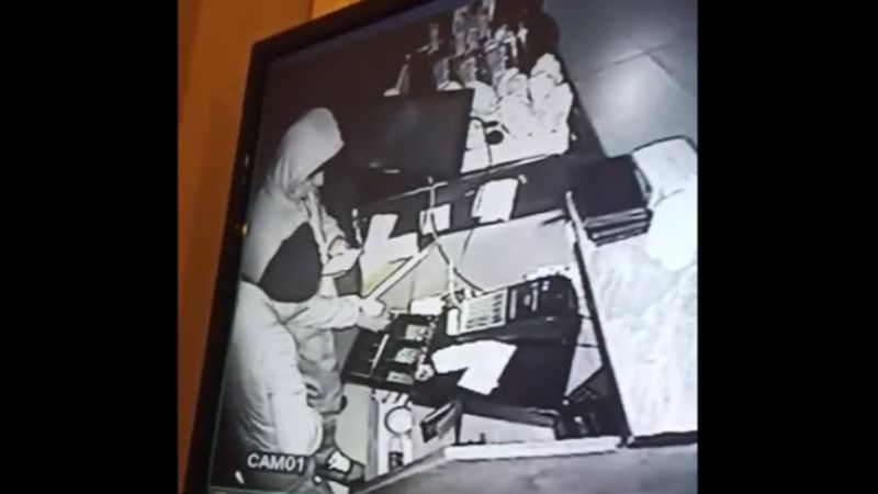 İzmir'de sabıkalı hırsızlar kamerada