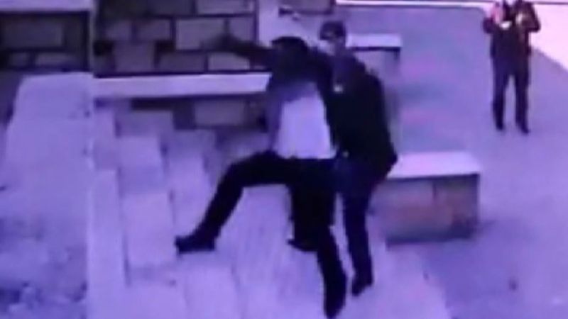 Gaziantep'te yakınları ölen bir grup, Adli Tıp'a saldırdı