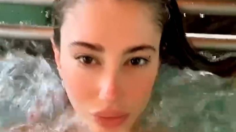 Şeyma Subaşı'nın jakuzi keyfi