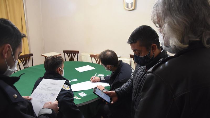 Kütahya’da kumar oynayan 14 kişiye 65 bin 240 lira ceza