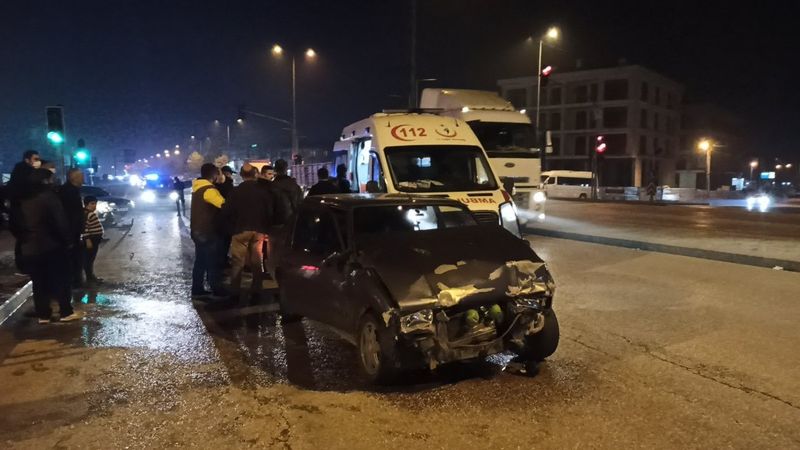 Düzce'de kaza yapan sürücü ambulansa binmek istemedi