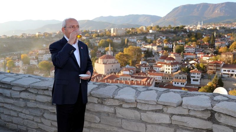 Kemal Kılıçdaroğlu safran toplayıp çayını içti