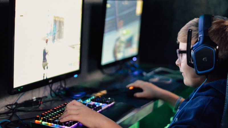 Şiddet içerikli oyunlara karşı ebeveynlere uyarılar