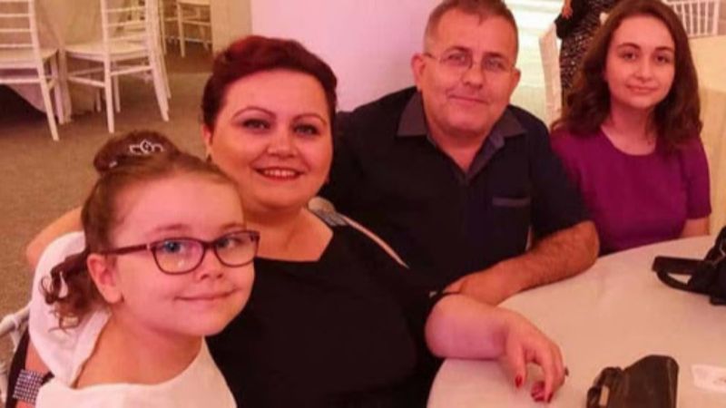 Bursa'da koronavirüse yenik düşen Emine hemşire, son yolculuğuna uğurlandı