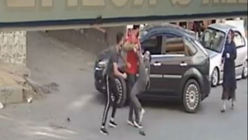 Gaziantep'te trafikteki tartışmada çocuklarının gözleri önünde dövüldü