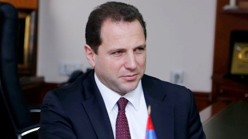 Ermenistan'da bakan istifaları devam ediyor