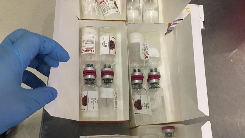 İstanbul Havalimanı'nda, iki yolcuda kaçak koronavirüs ilacı ele geçirildi