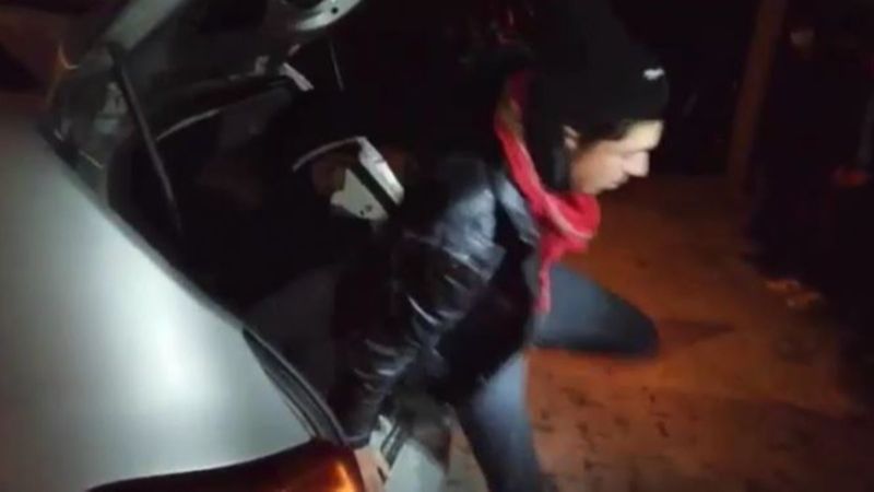 Van'da dur ihtarına uymayan otomobilin bagajından mülteci çıktı