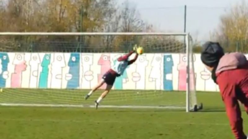 Burak Yılmaz antrenmanda kalecilik yaptı