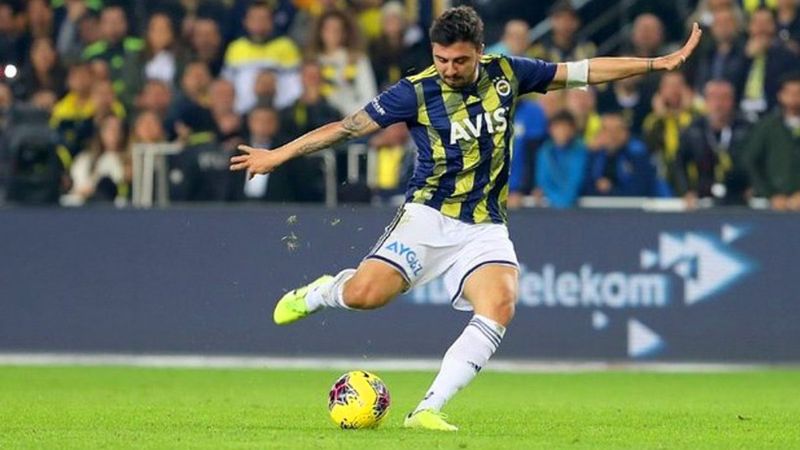 Leicester City, Ozan Tufan'ı listesine aldı