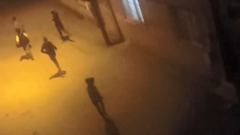 Bursa'da kısıtlamaya uymayan gençler polisten böyle kaçtı