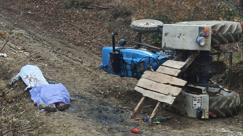 Sakarya'da mantar toplamaya giden ailenin traktörü devrildi: 2 ölü, 1 yaralı